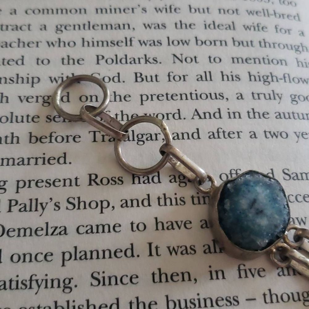 Sliced Blue Agate Geodes Bracelet - Picture 4 of 8